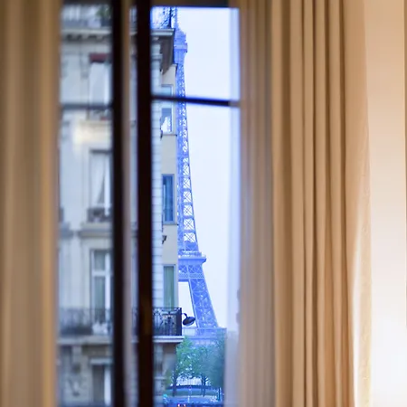 Le Metropolitan, Tour Eiffel, A Tribute Portfolio