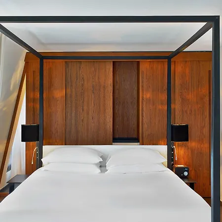 Hotel Le Metropolitan, Tour Eiffel, A Tribute Portfolio