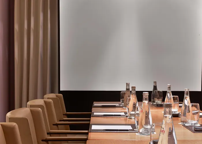 Le Metropolitan, Tour Eiffel, A Tribute Portfolio Париж