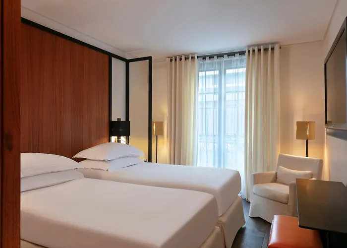 Le Metropolitan, Tour Eiffel, A Tribute Portfolio