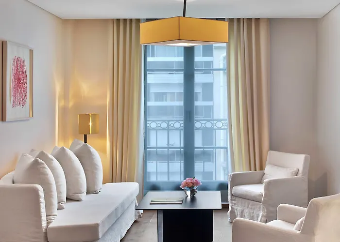 Le Metropolitan, Tour Eiffel, A Tribute Portfolio