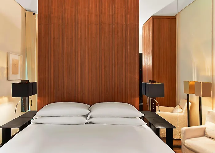 Le Metropolitan, Tour Eiffel, A Tribute Portfolio Париж