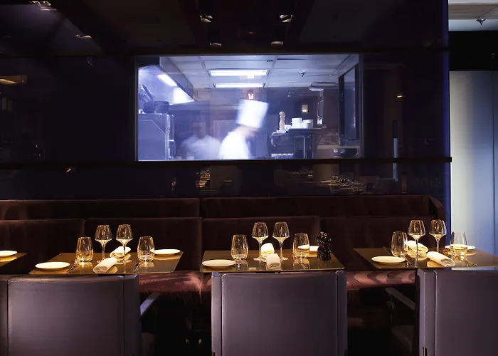 Le Metropolitan, Tour Eiffel, A Tribute Portfolio Париж