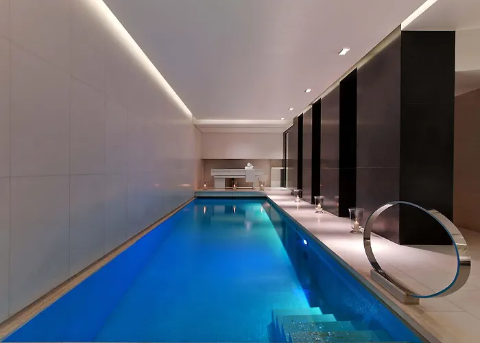 Le Metropolitan, Tour Eiffel, A Tribute Portfolio