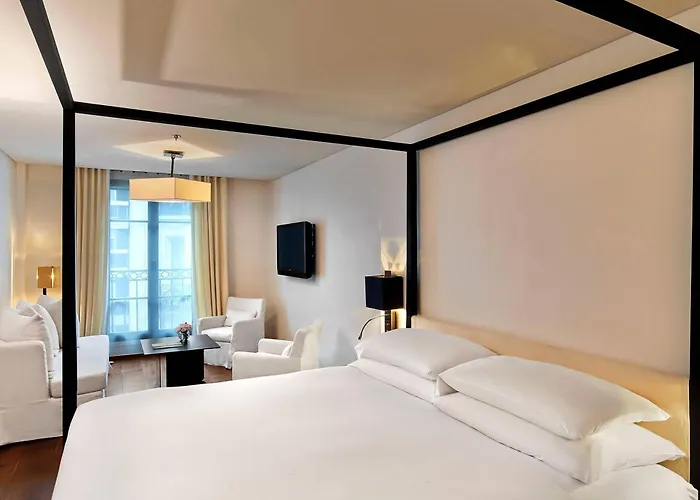 Le Metropolitan, Tour Eiffel, A Tribute Portfolio Париж